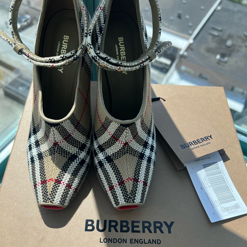 Burberry Archive Beige Peep Toe Pumps. Size 8